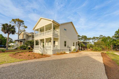 Carrabelle House | Near State Parks Carrabelle Home with Beach Access!