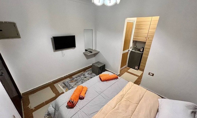 Al Haram Hotel | NEAR THE PYRAMIDS INN n5 minutes from the Great Pyramids of Giza & Sphinx!