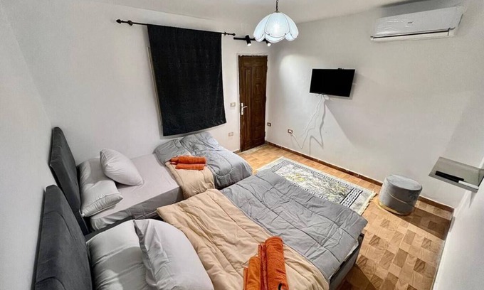 Al Haram Hotel | NEAR THE PYRAMIDS INNn5 minutes from the Great Pyramids of Giza & Sphinx!