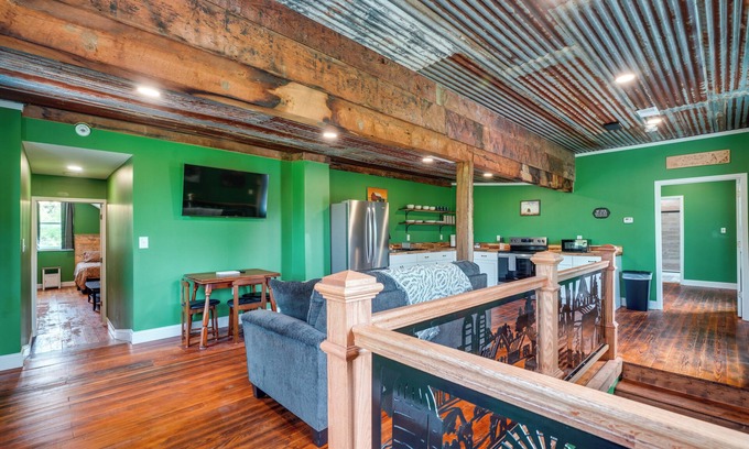 Treloar Condo | Near Wineries: Country Condo in New Haven