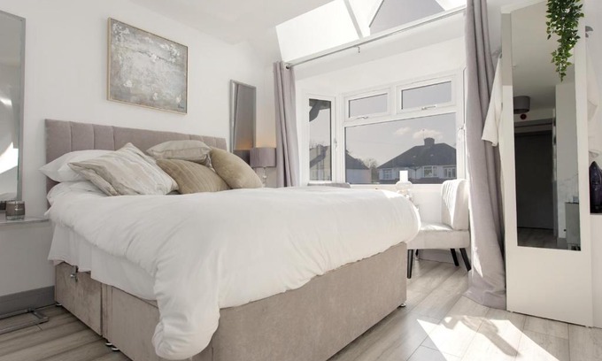 Marston Green Apartment | NEC Birmingham B37 Luxury Studio Apartment