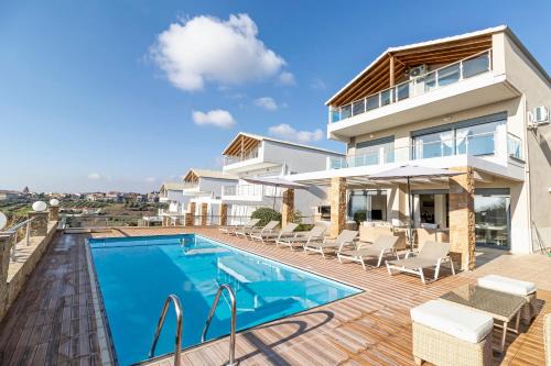 Nea Moudania Villa | Nefeli & Dina Villas by Diomedes Group