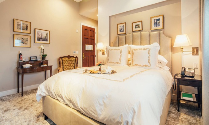 Lower Pacific Heights Hotel | Neighbourgood Sutter Mansion