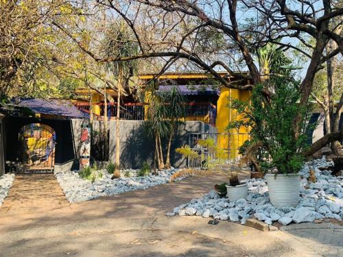 Nelspruit Hotel | NELSPRUIT MHLANGENI GUEST HOUSE