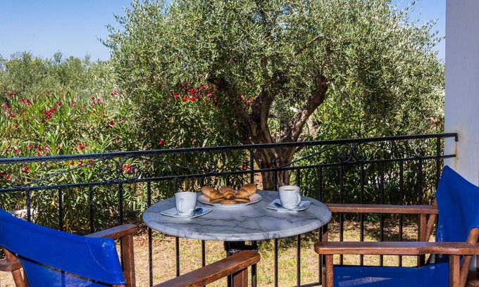 Psarou Cottage | NEMOROSA self-catering cottages close to the beach