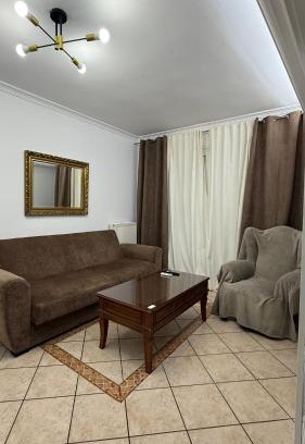 Agios Onoufrios Apartment | Neoclassical apartment in kadmia