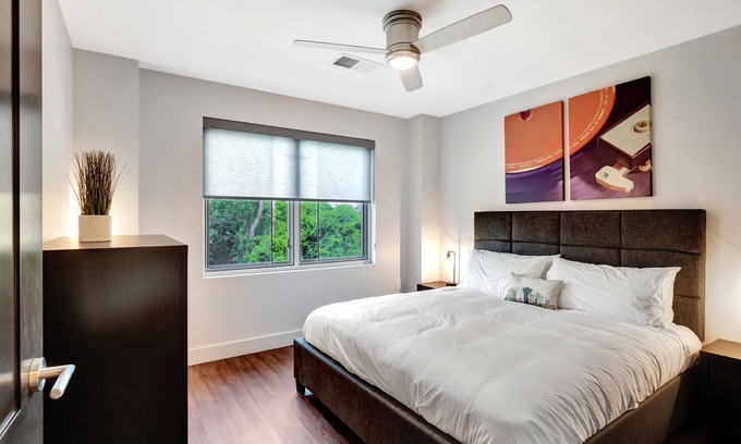 Donelson Apartment | Neon Nest: One Bedroom Nashville Getaway