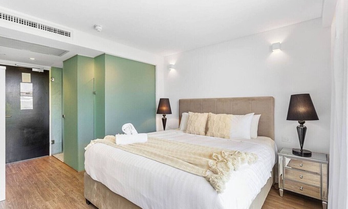 Perth Hotel | Nest on Newcastle – N5