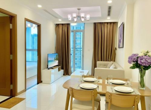 Hang Xanh Apartment | Nest365 - Vinhomes Central Park - Next to Landmark81