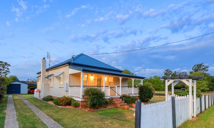 Stanthorpe House | Nestled Adjacent to Quart Pot Creek & Parklands in the Heart of Stanthorpe