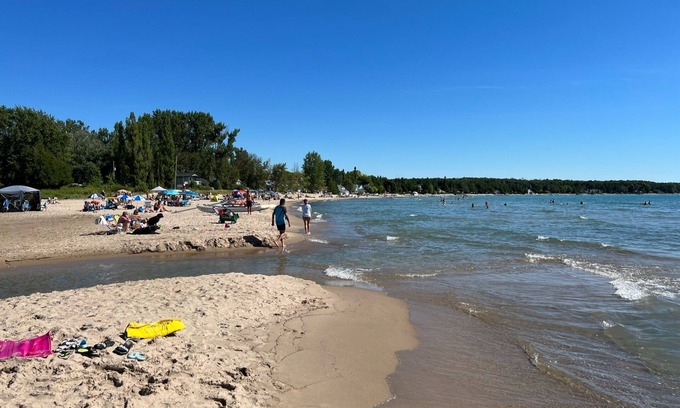 Inverhuron Cottage | Nestled along Lake Huron