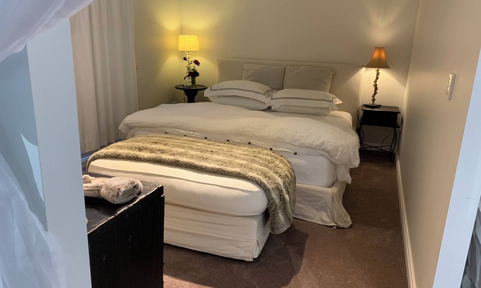 Shire of Gatton Apartment | Nestled at the Base of Toowoomba Range …A beautiful comfortable rural cottage .