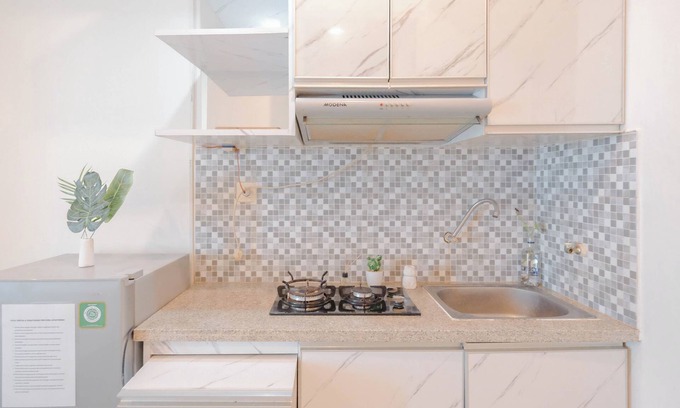 Pekayon Jaya Apartment | Neutral Studio Room At Grand Kamala Lagoon Apartment