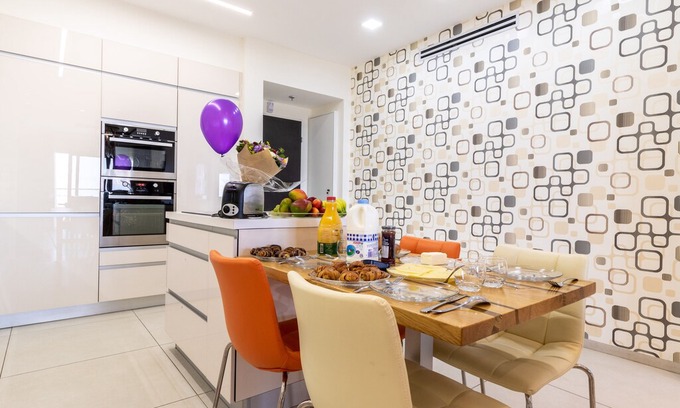 Jerusalem City Centre Apartment | Neviim Court "Center" - Old city view !