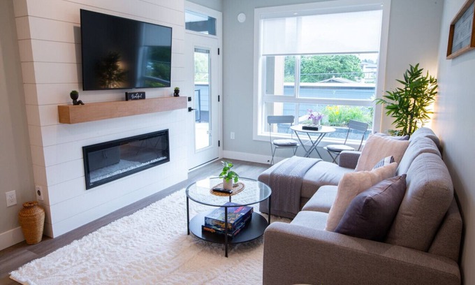 Harrison Hot Springs Condo | New 1 Bed Condo with Mtn Views