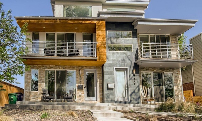 Sloan Lake House | ✰NEW ✰ 3500ft² Luxury✰ Central✰ Game Room✰ Rooftop