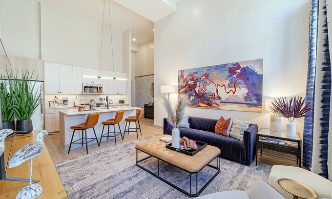 Wicker Park Apartment | NEW 4BR Designer Flat in Wicker Park/Bucktown