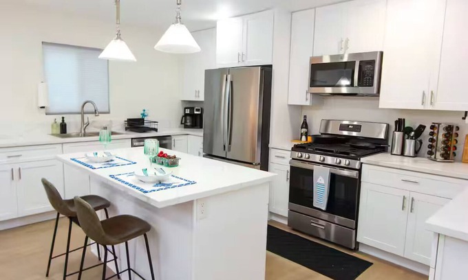 North Clairemont House | NEW! 4BR House -Pool, Jacuzzi, Outdoor Kitchen, AC