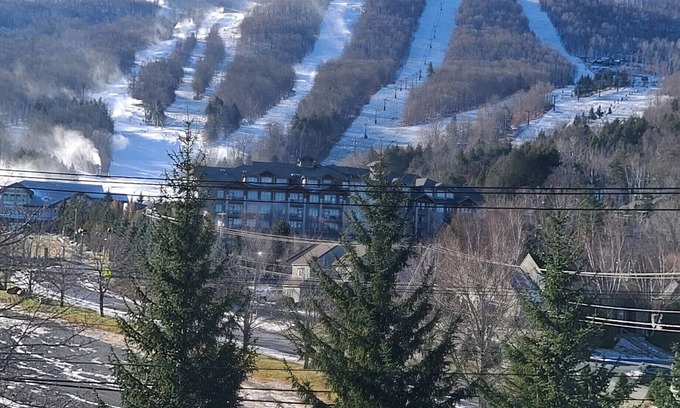 Windham House | NEW 5 Bed 5 1/2 Bath Townhouse Walk To Skiing! 900 sq ft Of Mountan View Decks!