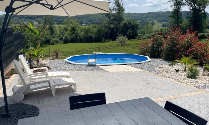 La Feuillade Apartment | New, air-conditioned house on 1st floor with private pool, quiet location