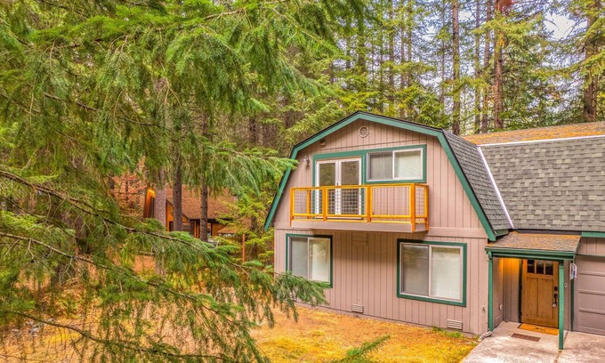 Enumclaw Cabin | NEW: Alpine Basecamp - Charming Cabin near Crystal Mountain, Mount Rainier