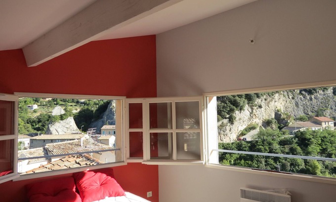 Nyons Apartment | New apartment next to the Roman bridge, unique views, terrace without screws vi