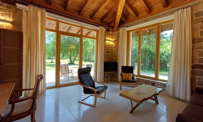 Ea House | New apartment with garden in rural house next to the sea