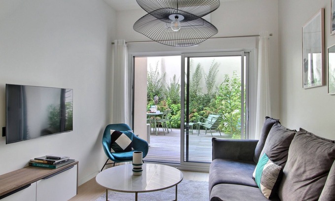 Grenelle Apartment | New Apt - Eiffel Tower - 1 BR with patio and AC