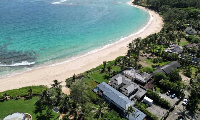 Hauula House | New Beachfront with Pool, Hidden sandy beach North Shore.