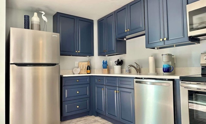 Wells Beach Condo | NEW Beachside Wells Beach Condo with Pool