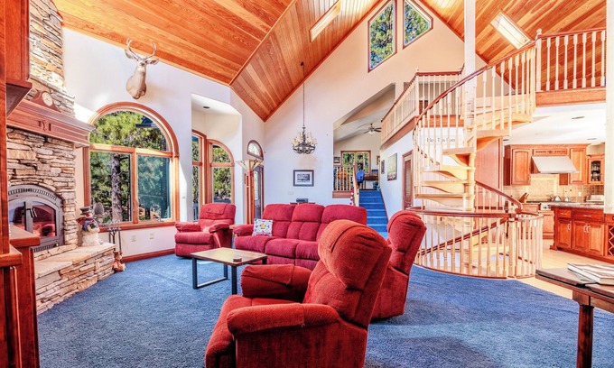 Big Bear City Cabin | New! Bearadise ~ Blue Castle Getaway