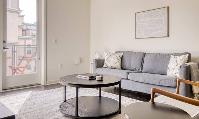 City West Apartment | New Bldg 1BR Downtown, w/ Pool + Gym, near Staples Center by Blueground