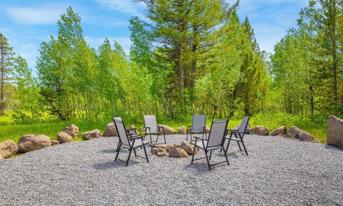 Island Park Cabin | NEW BUILD Luxury Yellowstone House 6 Acres Heat & AC on Creek