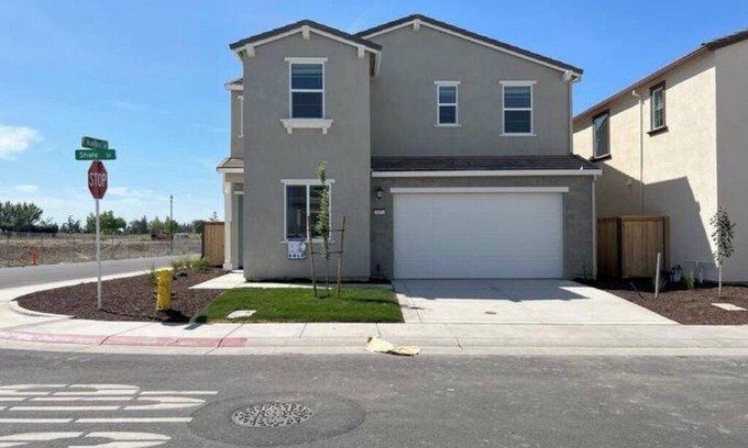 Roseville House | New Built corp housing insurance stays pet 30+daysH3