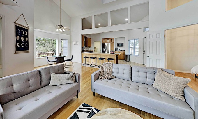 Canyon Lake House | NEW! 'Canyon Cottage' w/ Fire Pit and Game Room!