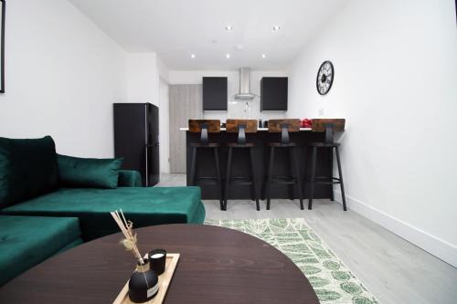 Rumney Apartment | New Cardiff Bloc Exclusive Apartments By Prime Stays - Shops and Parking - Great for Groups and Families