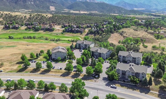 Glenwood Springs Condo | New Castle’s Kings & Queens · 14 Mins to Glenwood · Romantic Mountain Adventures