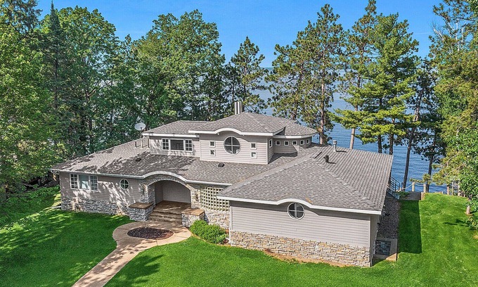 Lake Shore House | NEW! Coastal Elegance on Gull Lake
