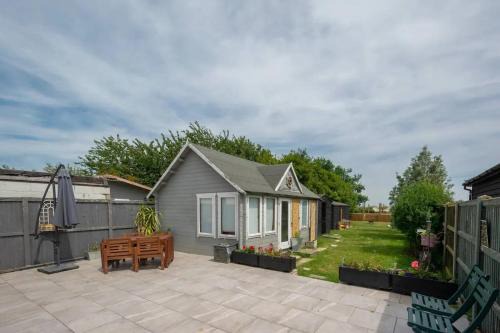 Herne Bay House | NEW Coastal Family House Pass the Keys