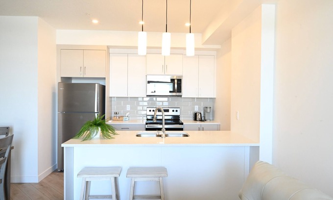 Springbank Hill Apartment | New condo w/fantastic view at west 17 Ave