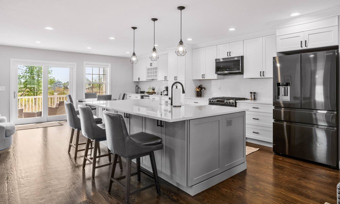 Milford House | New construction 3BR- 3 min walk to beach