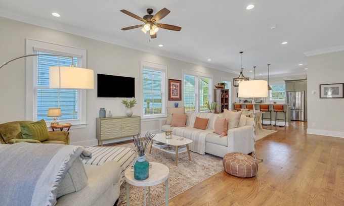 Metropolitan House | New Construction in Great Location W/Parking and Patio By Lucky Savannah