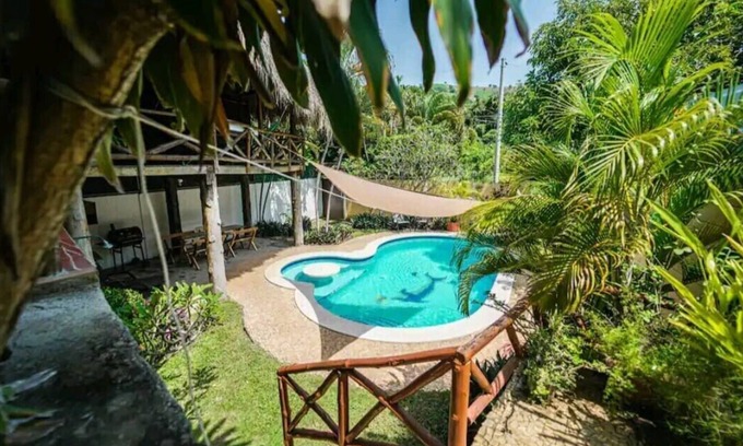 Tamanique House | [NEW] Cozy 2-bedroom Beachhouse with ACs, WiFi, lounge deck & great pool!