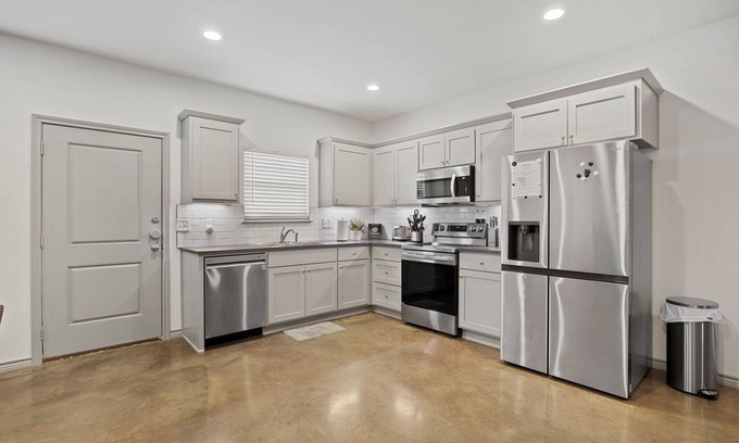 Lindale Apartment | New Cozy, Hidden 2BR/1BA Nest in Lindale, Texas