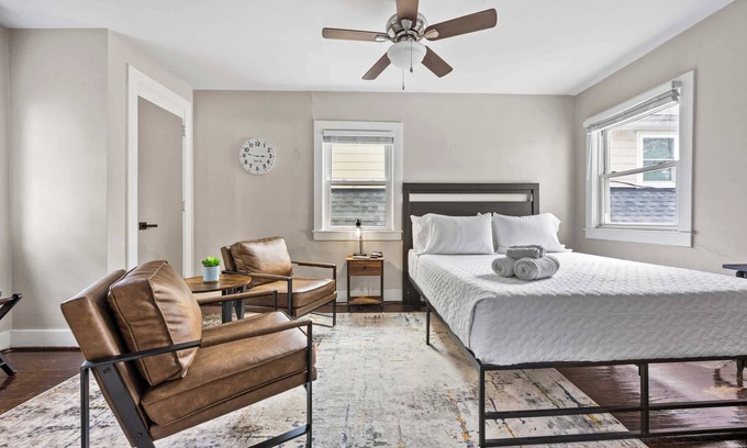 Bonnycastle Apartment | NEW Cozy Studio Unit in the Heart of the Highlands