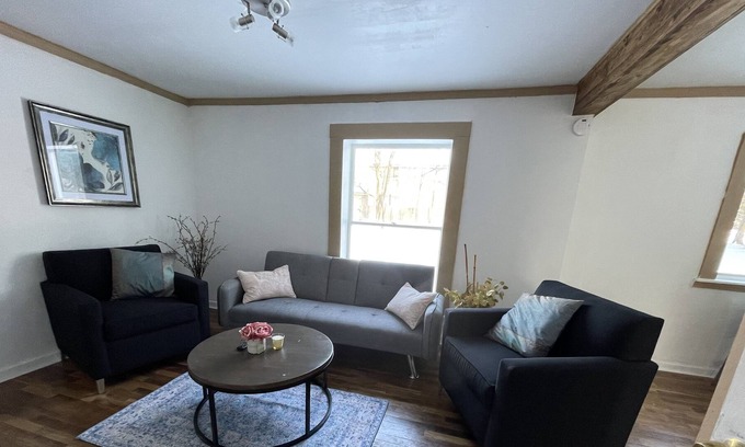 East Lansing House | NEW!! Cozy two bedroom house in East Lansing