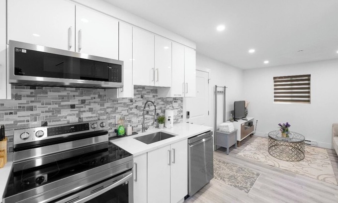 Renfrew-Collingwood House | New family friendly small guest home