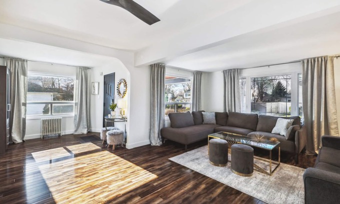 Crystal Beach House | NEW! Glamorous Cottage w/2 BR+ 1BA/Near Lake