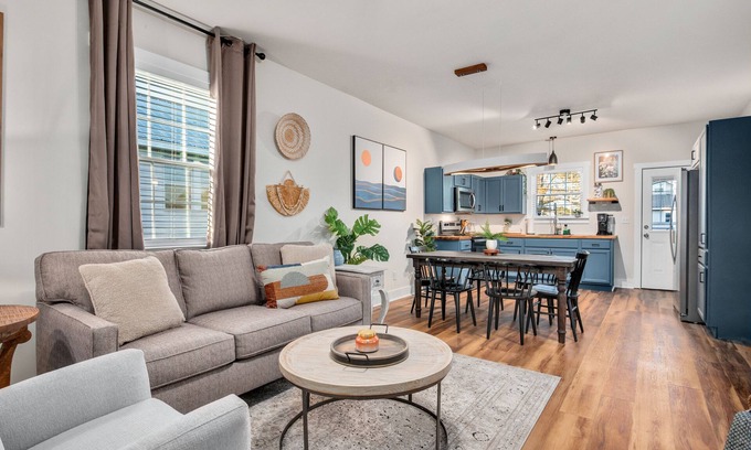 Guntersville House | New Guntersville lake cottage - walking distance to lake and minutes to downtown