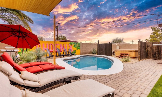 Encanto House | NEW ✴ HEATED POOL✴HOT TUB✴6 BR✴INCLUDES POOL HOUSE